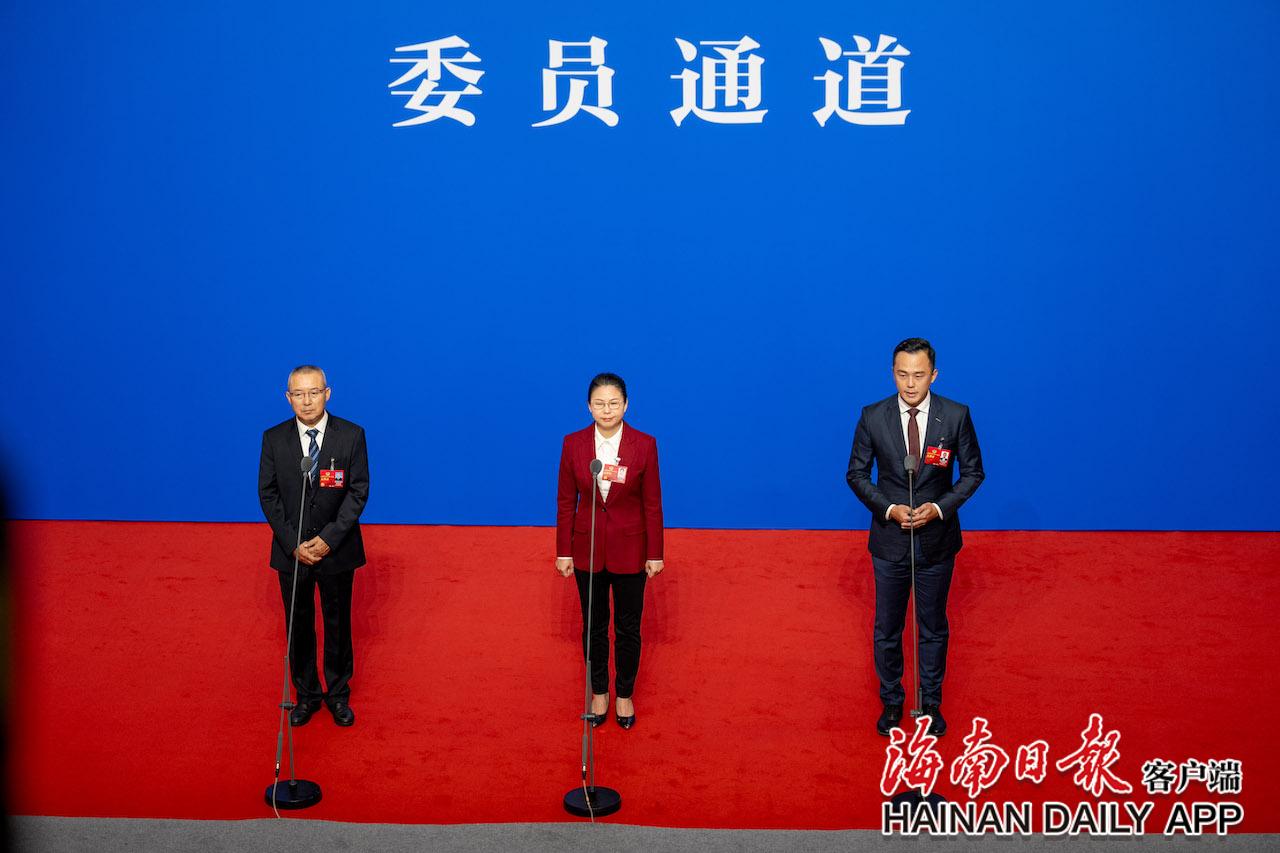 “委员通道”(第一场)集中采访活动现场。